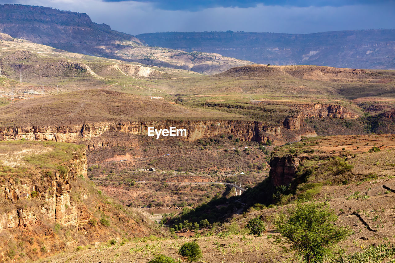 AERIAL VIEW OF LANDSCAPE AND MOUNTAINS AGAINST SKY