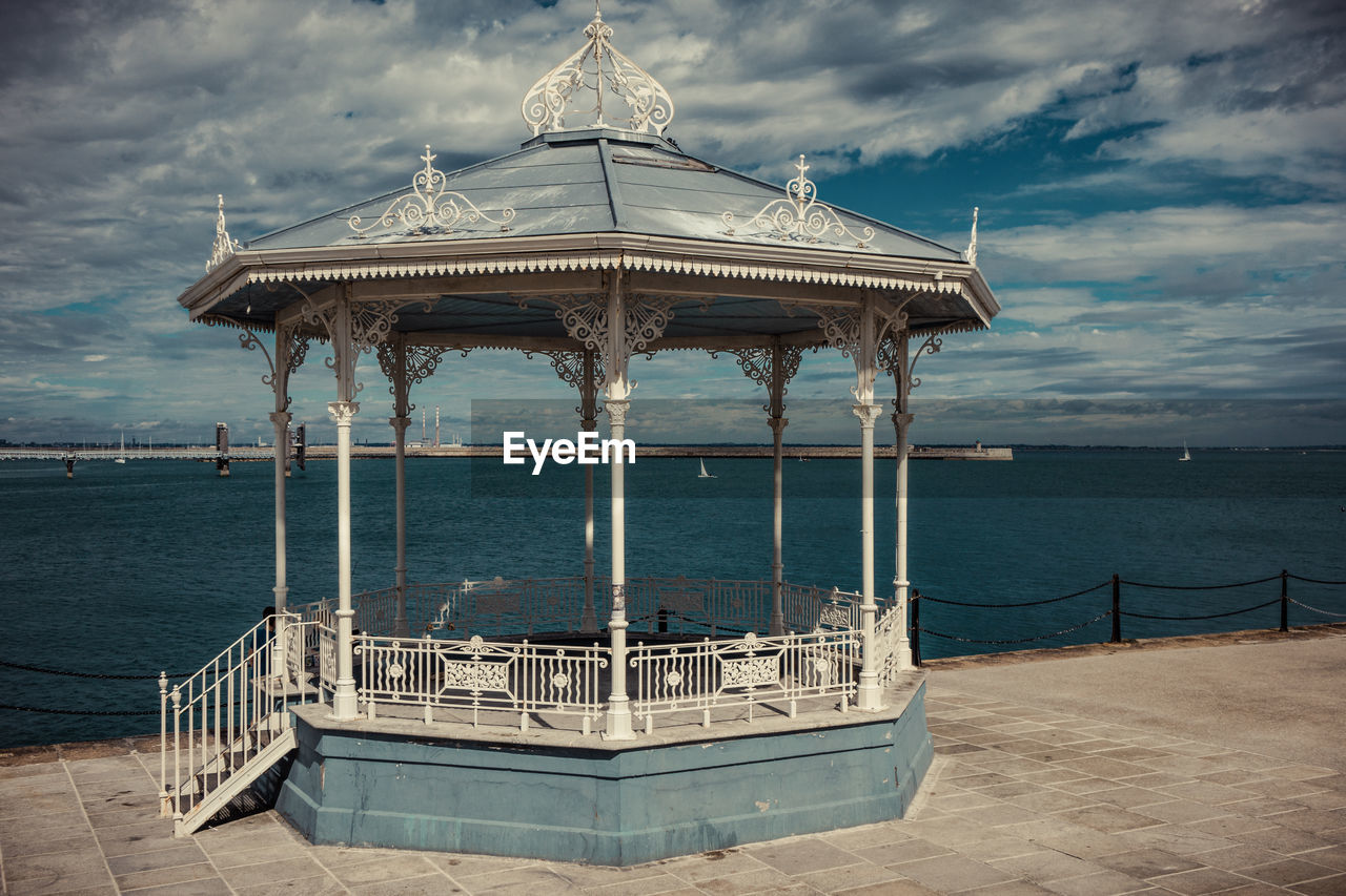 VIEW OF GAZEBO IN SEA