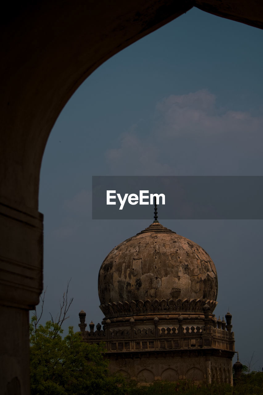 Qutb shahi tomb, hyderabad, india