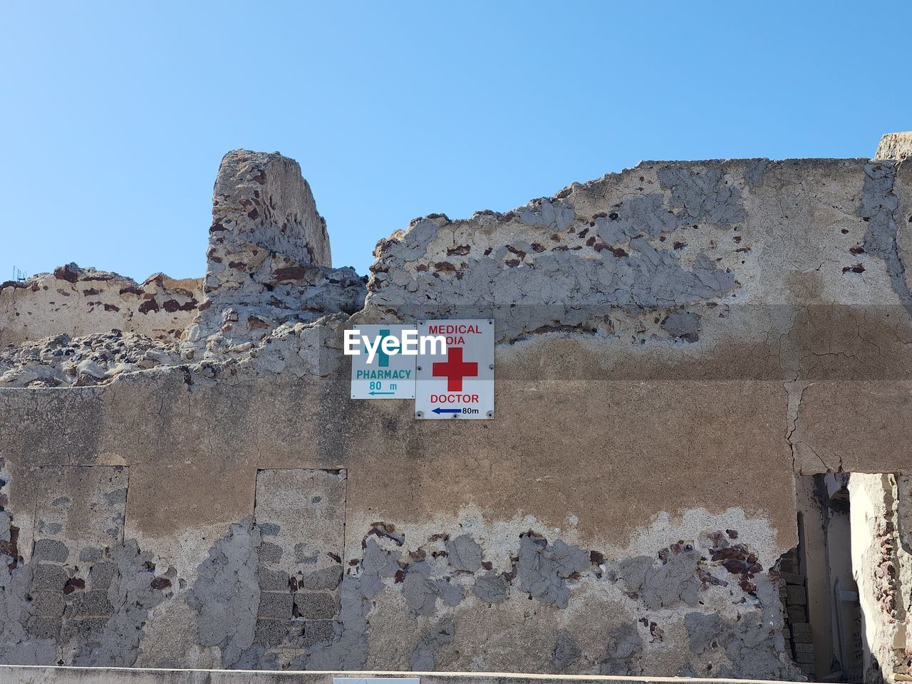 wall, ancient history, ruins, architecture, rock, sky, clear sky, nature, fortification, no people, terrain, blue, day, built structure, travel destinations, outdoors, travel, sunny, land, history, geology, building exterior, the past, mountain