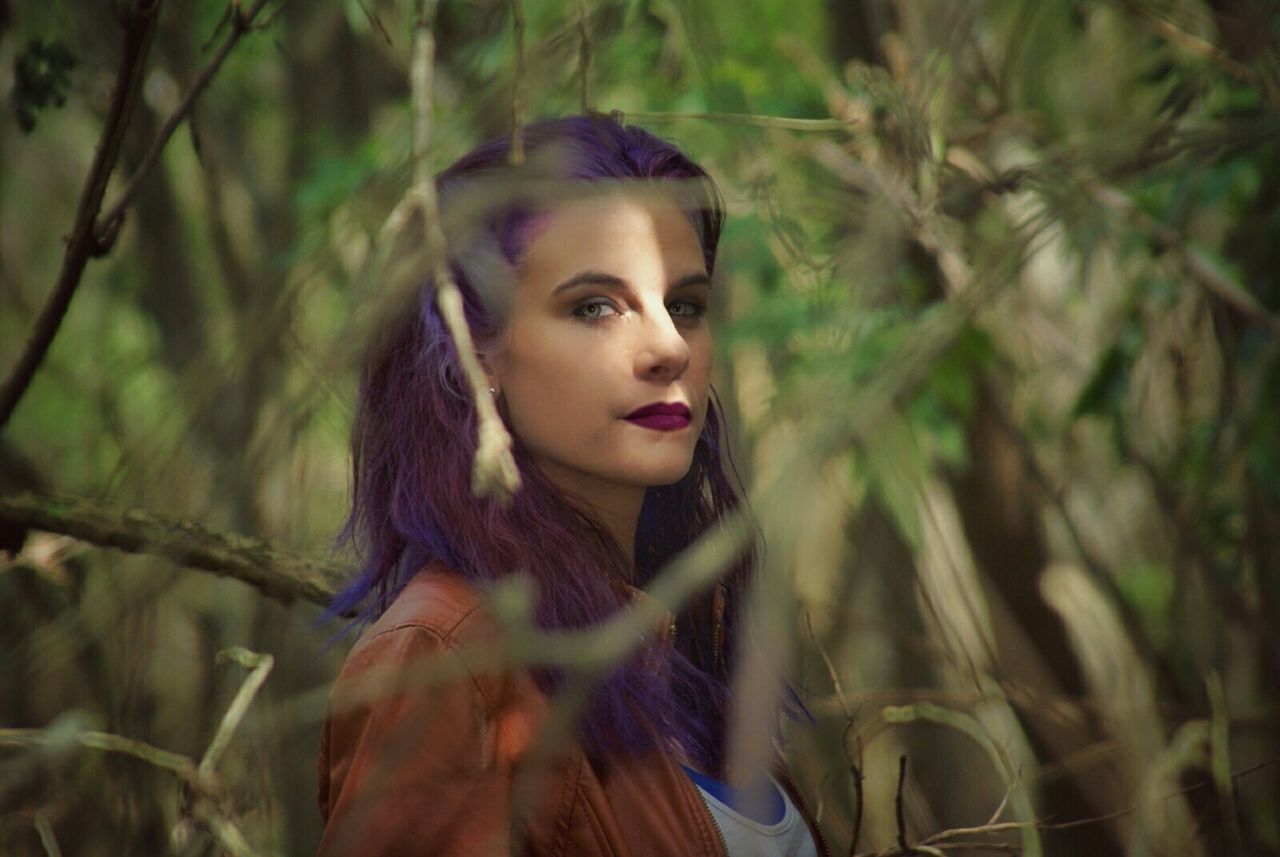 PORTRAIT OF YOUNG WOMAN STANDING ON FLOOR