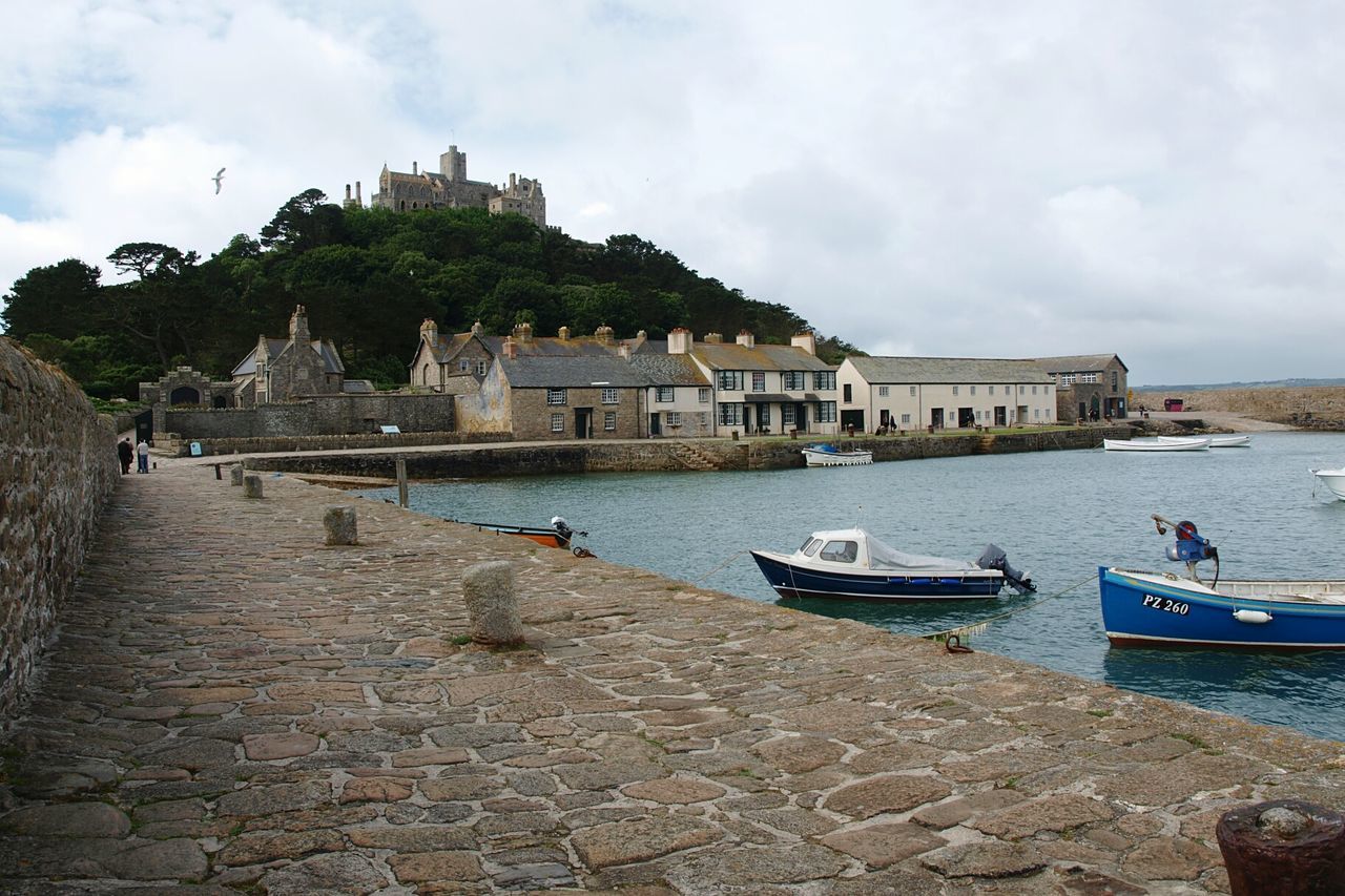 VIEW OF BUILDINGS AGAINST CLOUDY SKY