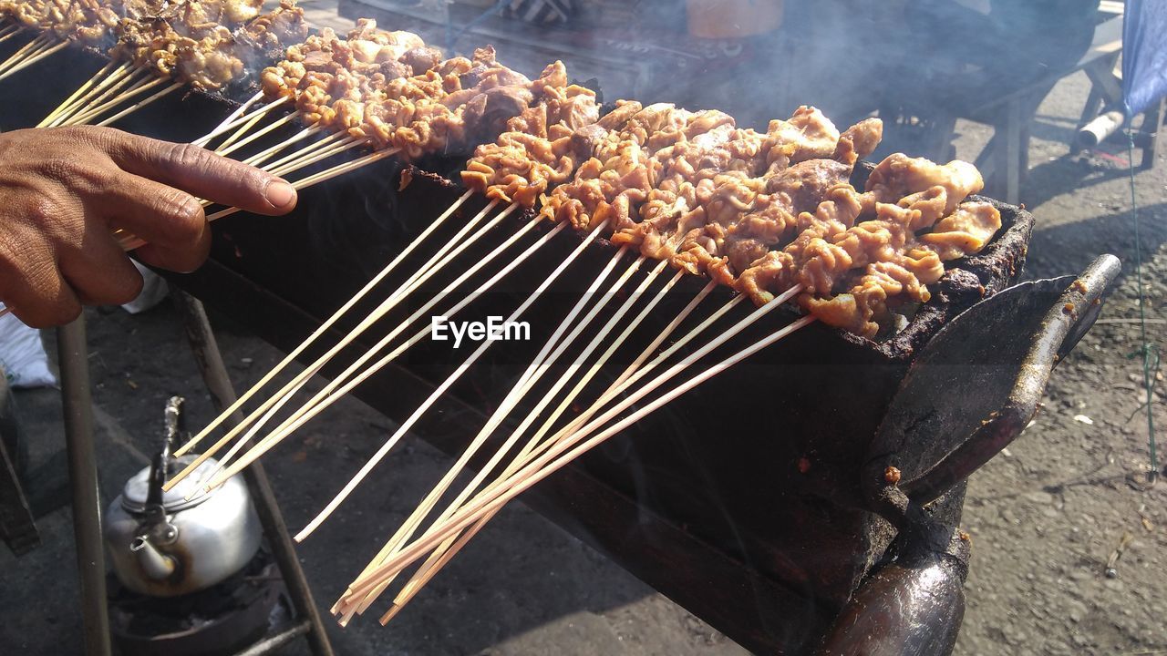 HIGH ANGLE VIEW OF PERSON PREPARING FOOD