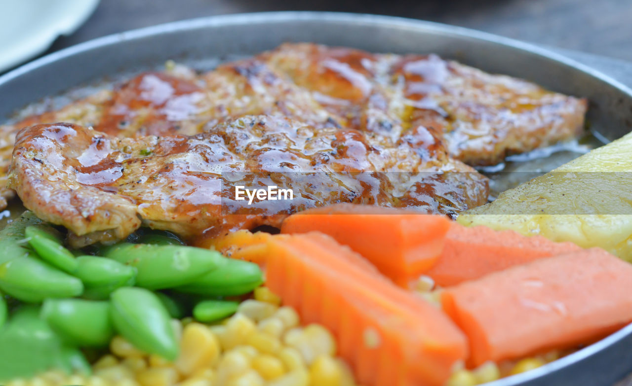 CLOSE-UP OF MEAL SERVED IN BOWL