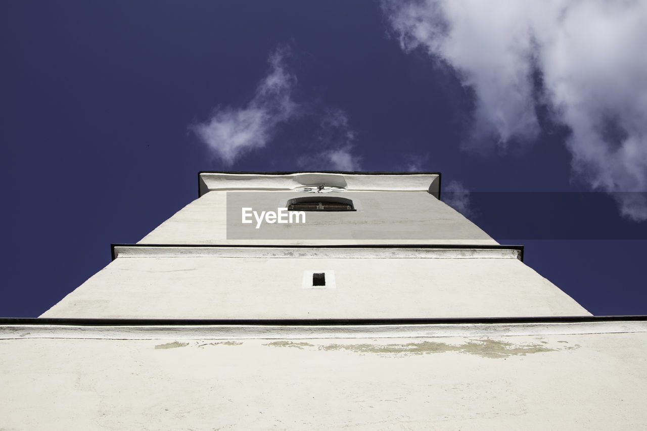 LOW ANGLE VIEW OF BUILDING AGAINST BLUE SKY