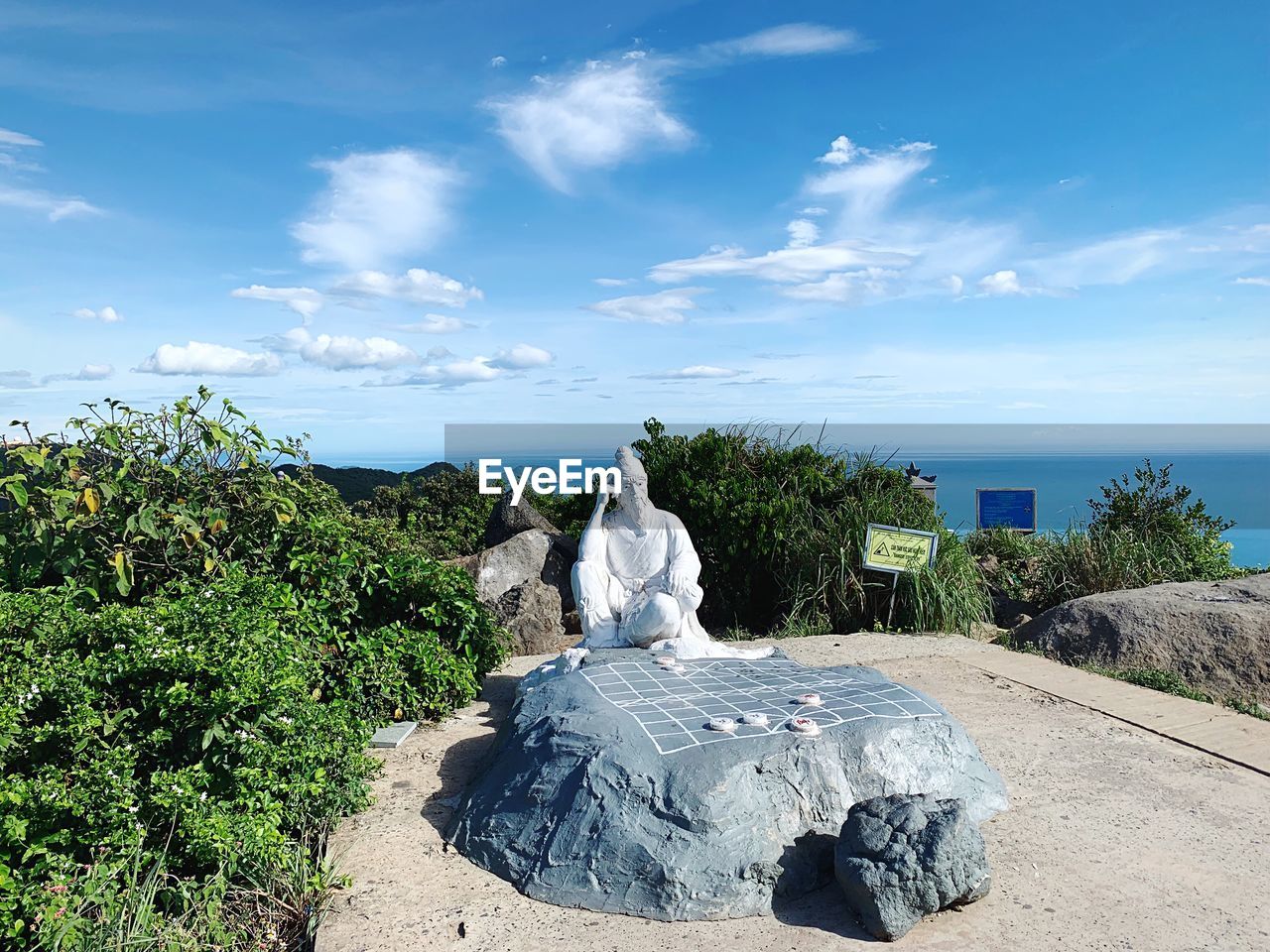 SCENIC VIEW OF ROCK FORMATION AGAINST SKY