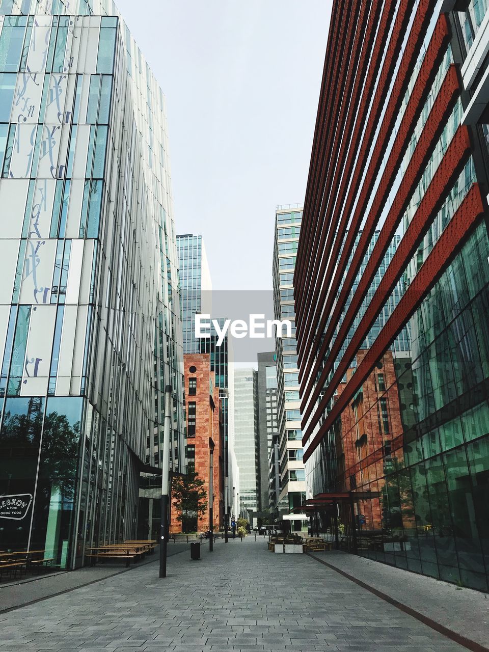 LOW ANGLE VIEW OF MODERN BUILDINGS AGAINST SKY