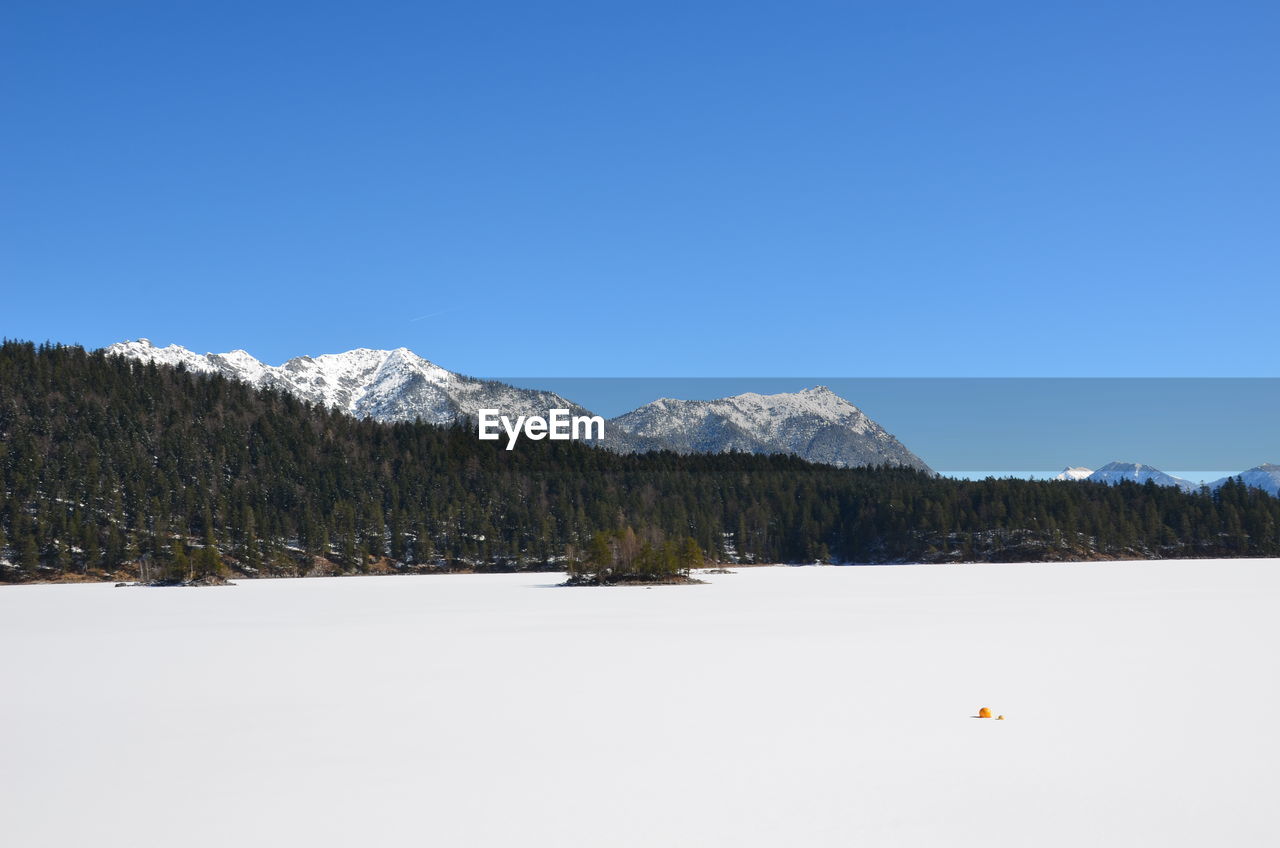 SCENIC VIEW OF SNOWCAPPED MOUNTAINS AGAINST CLEAR SKY