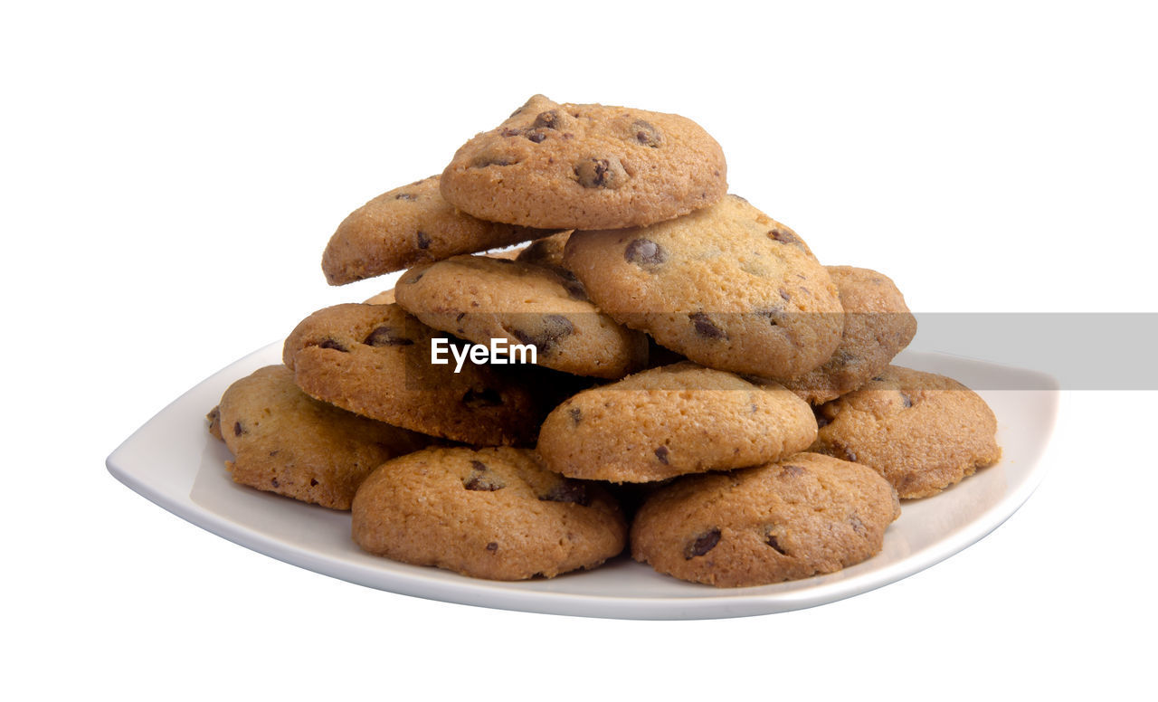 CLOSE-UP OF COOKIES IN PLATE