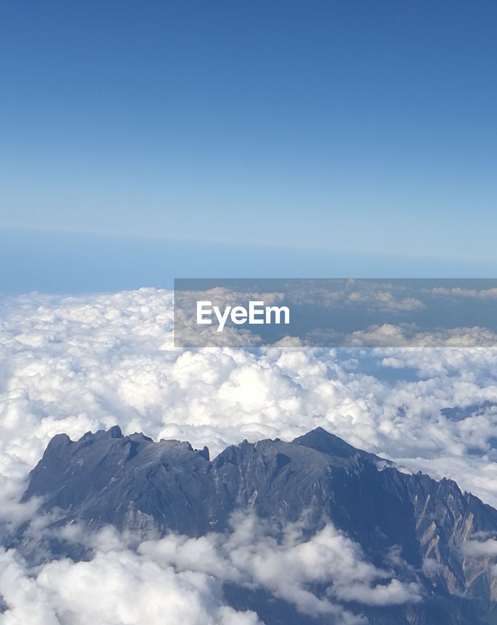 Scenic view of mount kinabalu against sky