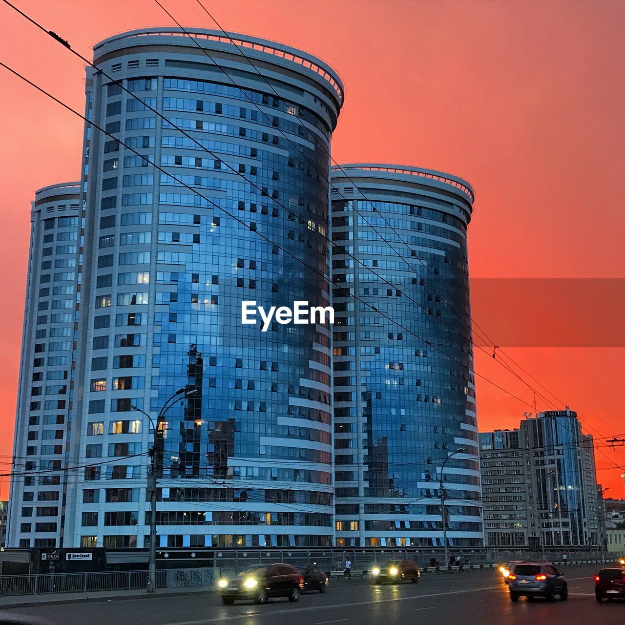 LOW ANGLE VIEW OF MODERN BUILDINGS AGAINST SKY