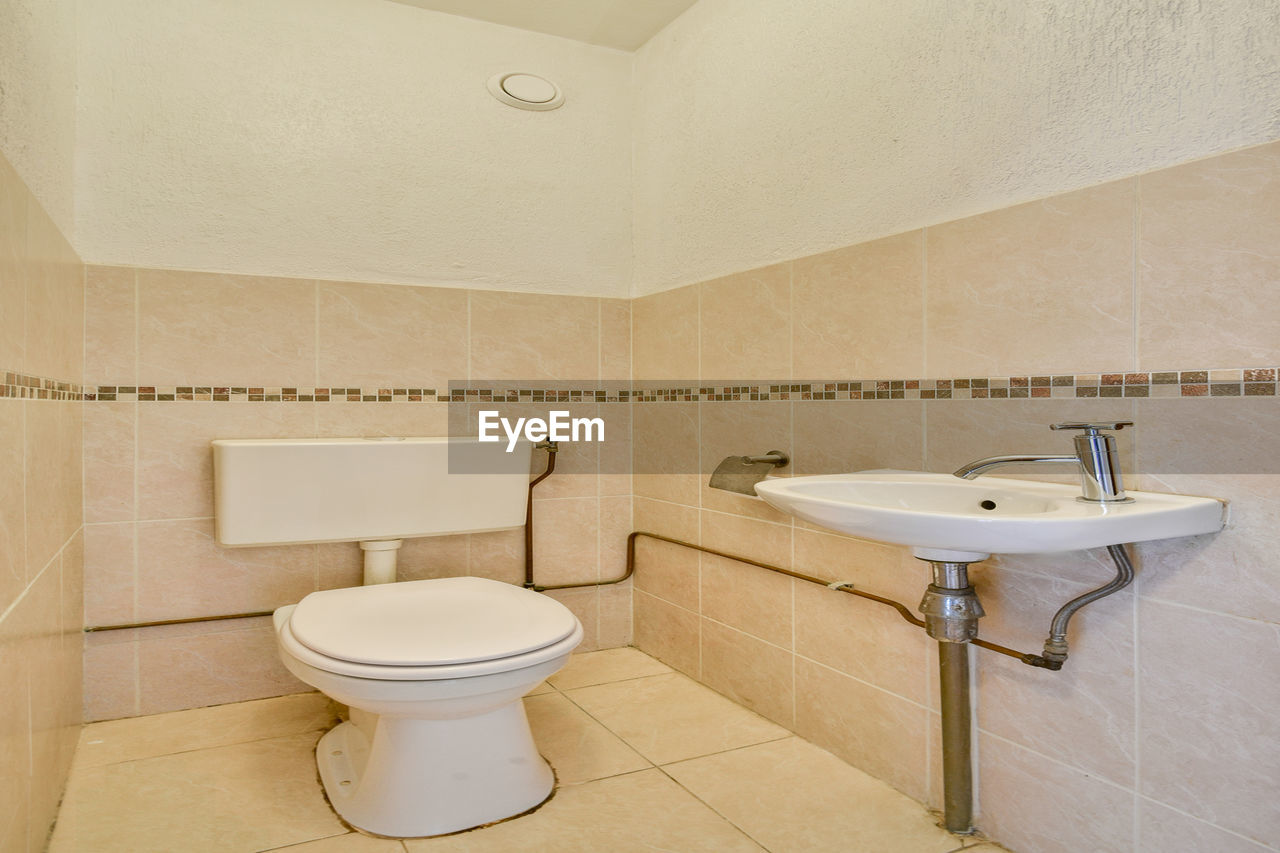 bathroom, domestic bathroom, home, hygiene, domestic room, room, toilet, indoors, household fixture, sink, convenience, home interior, faucet, toilet bowl, luxury, flooring, floor, home showcase interior, tile, wealth, architecture, elegance, household equipment, bidet, tiled floor, neat, purity, bathroom sink, contest, no people, built structure, mirror, meeting, public building, plumbing fixture, confrontation, building, wash bowl, comfortable, conflict, competition, seat, tidy room, residential district, quality, toilet seat, bench, lid, shower, towel, public restroom, tap, rubbing, lifestyles, simplicity, stool