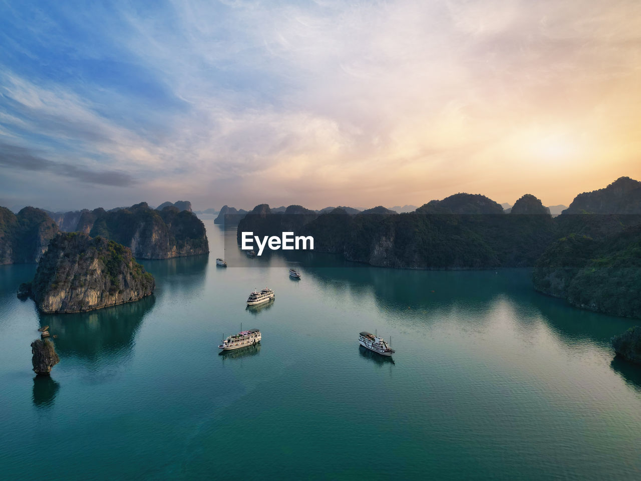 Stunning view on bai tu long bay, vietnam