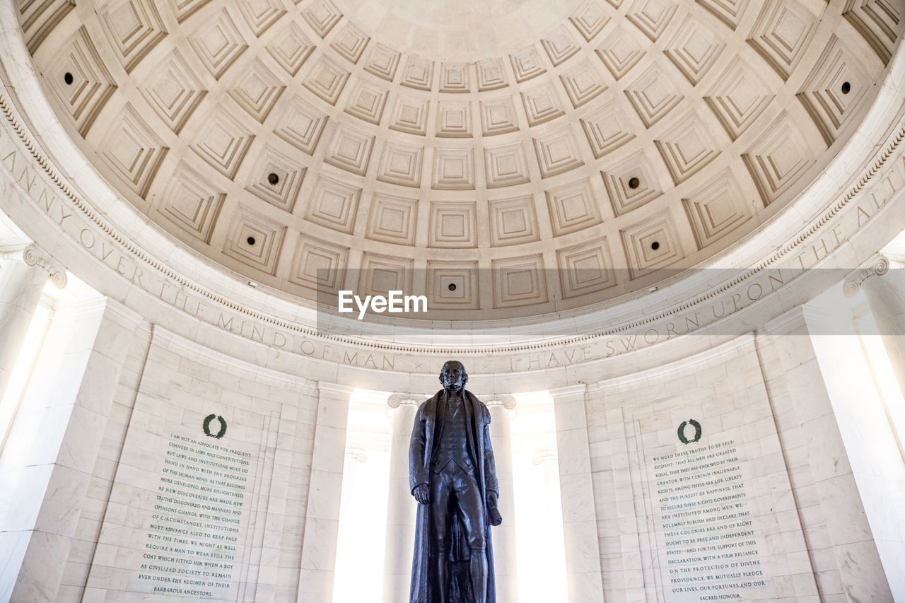 LOW ANGLE VIEW OF STATUE IN THE CEILING