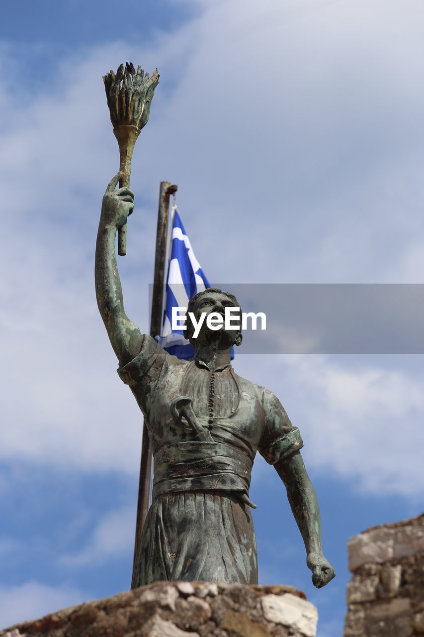 LOW ANGLE VIEW OF STATUE