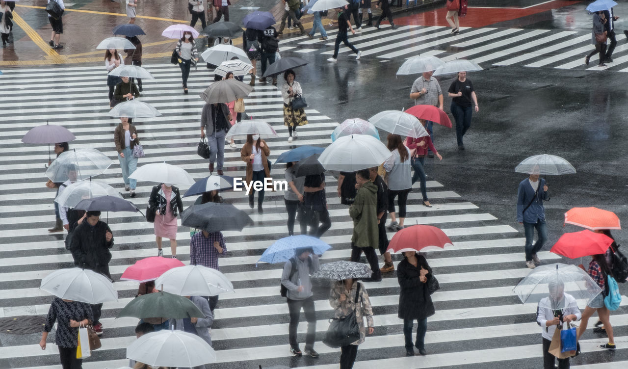 PEOPLE WALKING ON STREET IN CITY