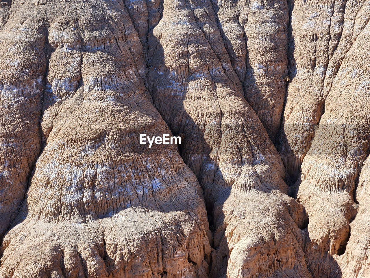 rock, rock formation, full frame, no people, geology, nature, formation, day, backgrounds, non-urban scene, beauty in nature, land, wadi, scenics - nature, physical geography, outdoors, environment, sunlight, landscape, tranquility, travel destinations, textured, eroded, pattern, extreme terrain, rough, desert, remote, travel