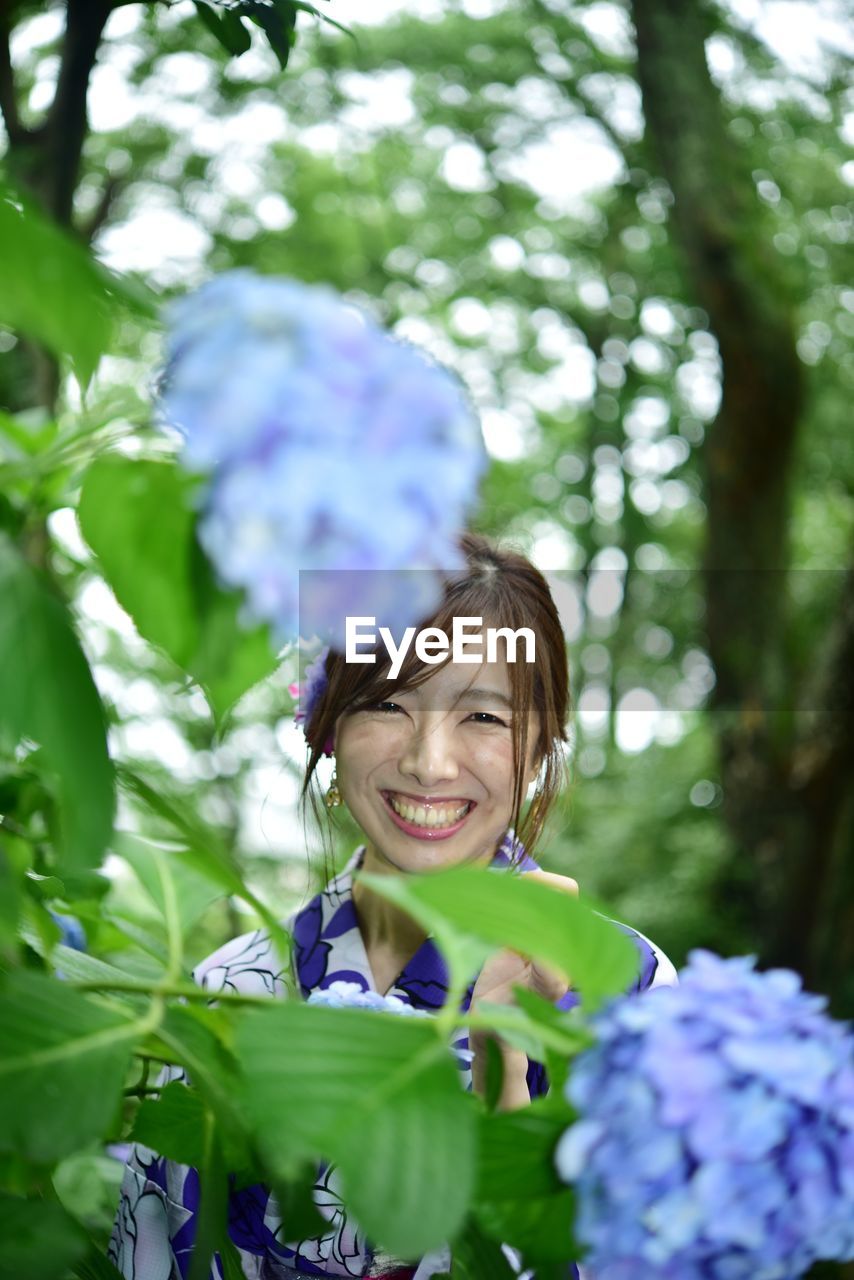 Portrait of a smiling young woman outdoors