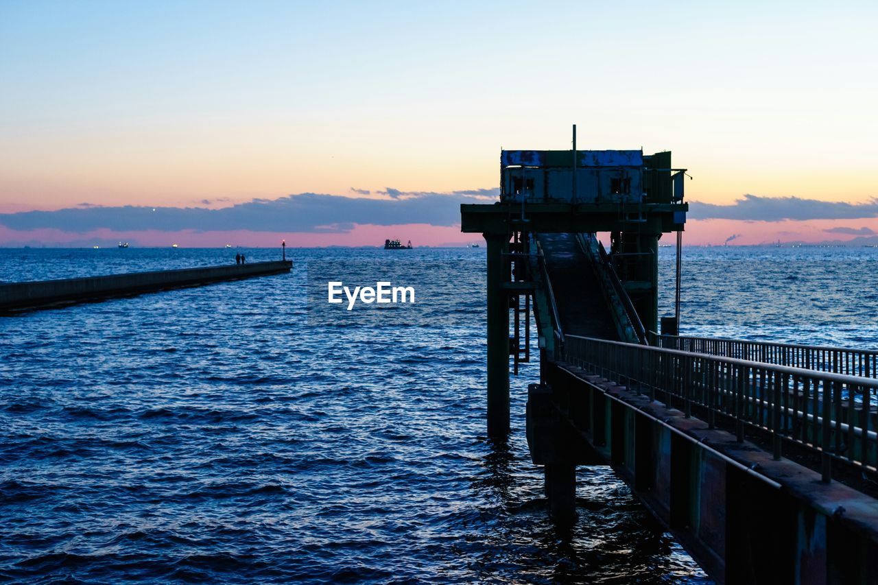 VIEW OF SEA AT SUNSET