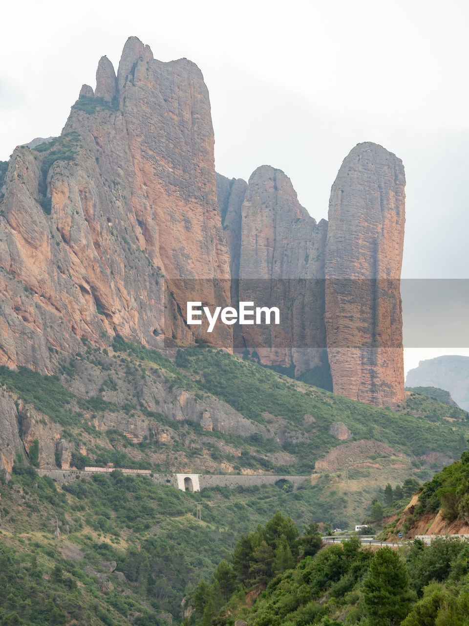 SCENIC VIEW OF ROCK FORMATIONS AGAINST SKY