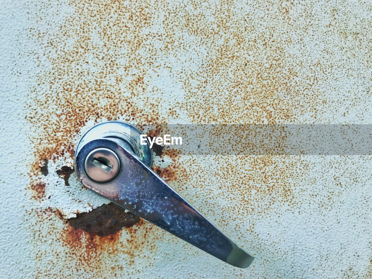 HIGH ANGLE VIEW OF OLD RUSTY METAL ON TABLE