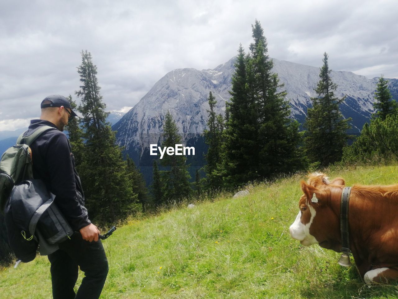 FULL LENGTH OF MAN AND WOMAN AGAINST MOUNTAINS