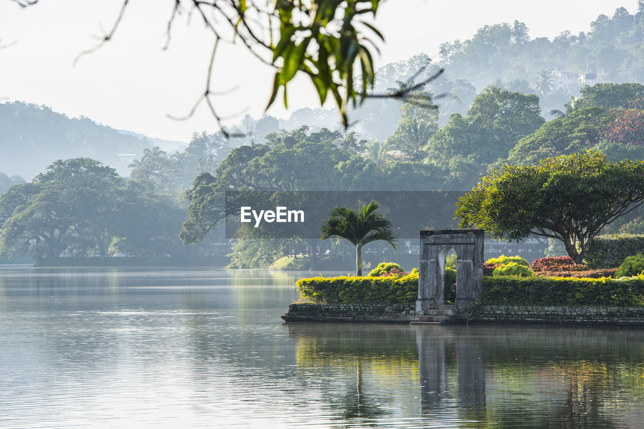 Island in the middle of lake in kandy / sri lanka