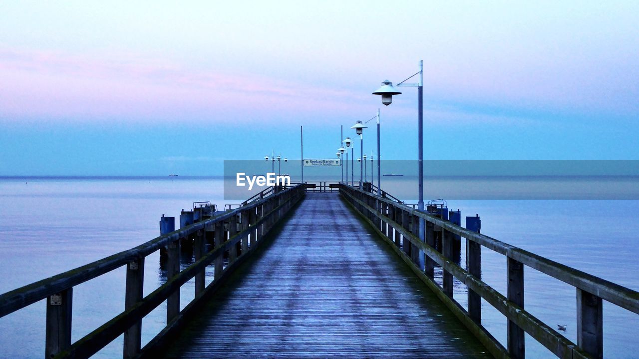 JETTY ON PIER OVER SEA AGAINST SKY