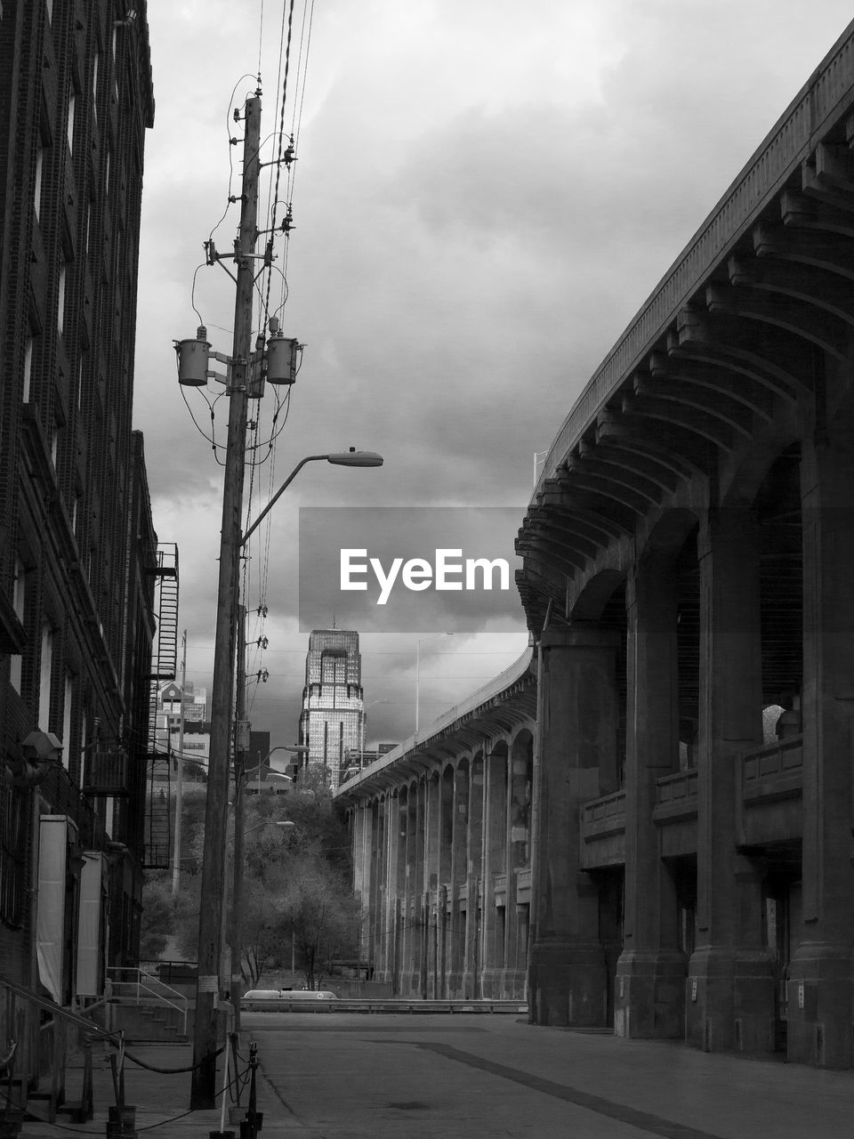 Low angle view of 12th street bridge in city