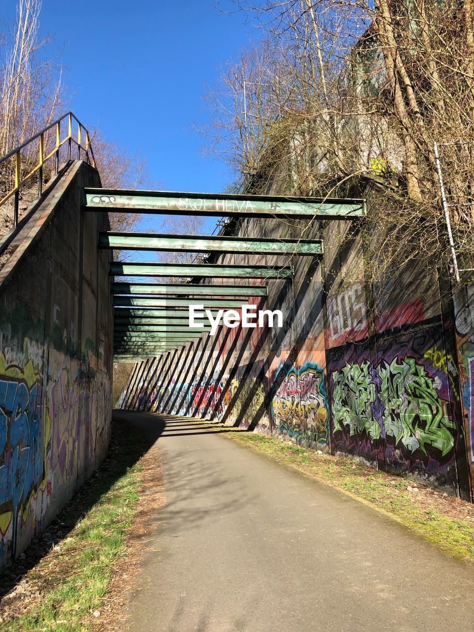 VIEW OF GRAFFITI ON BUILDING WALL