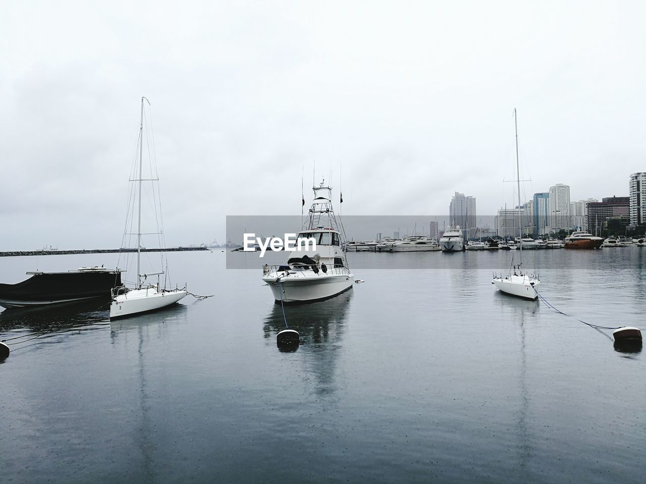 The yacht club while waiting for the storm