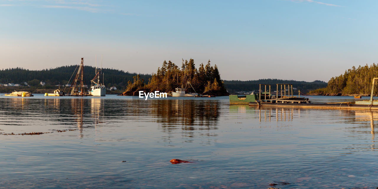 VIEW OF SAILBOATS IN LAKE AGAINST SKY