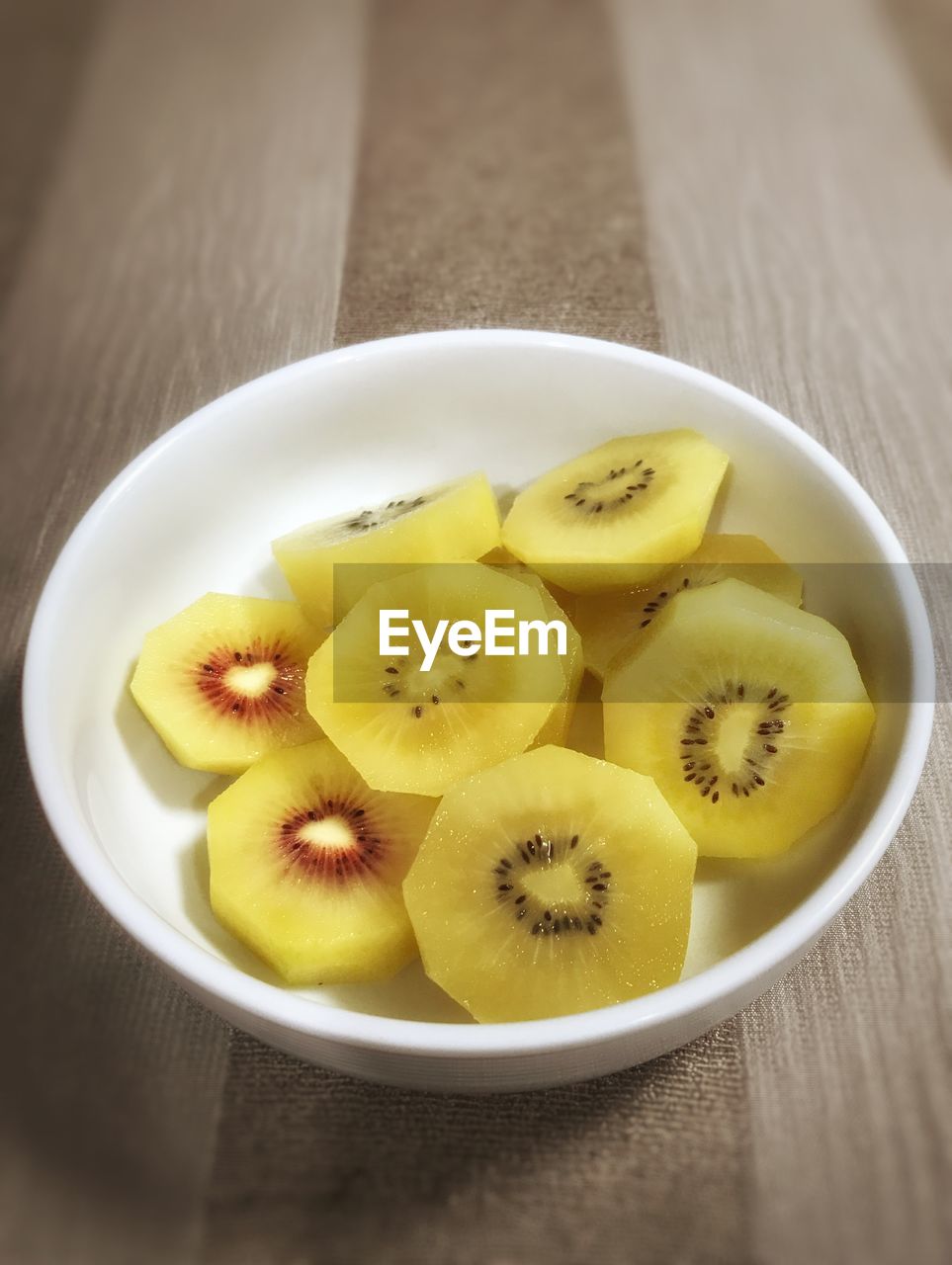 CLOSE-UP OF FRUITS IN PLATE