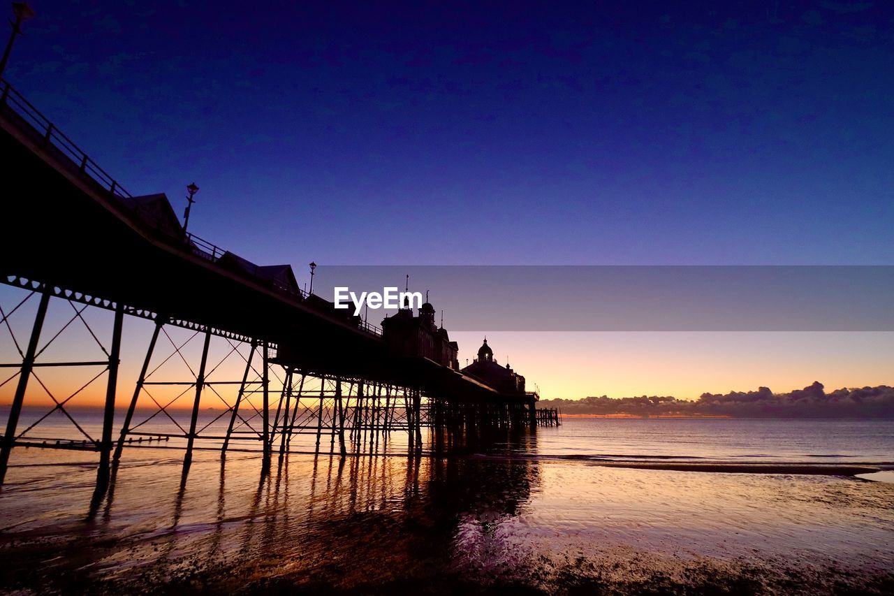 Ckld sunrise over eastbourne pier 