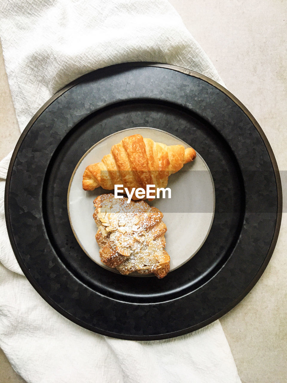 HIGH ANGLE VIEW OF BREAKFAST SERVED IN PLATE