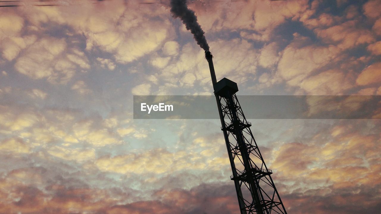 LOW ANGLE VIEW OF A TOWER AGAINST CLOUDY SKY