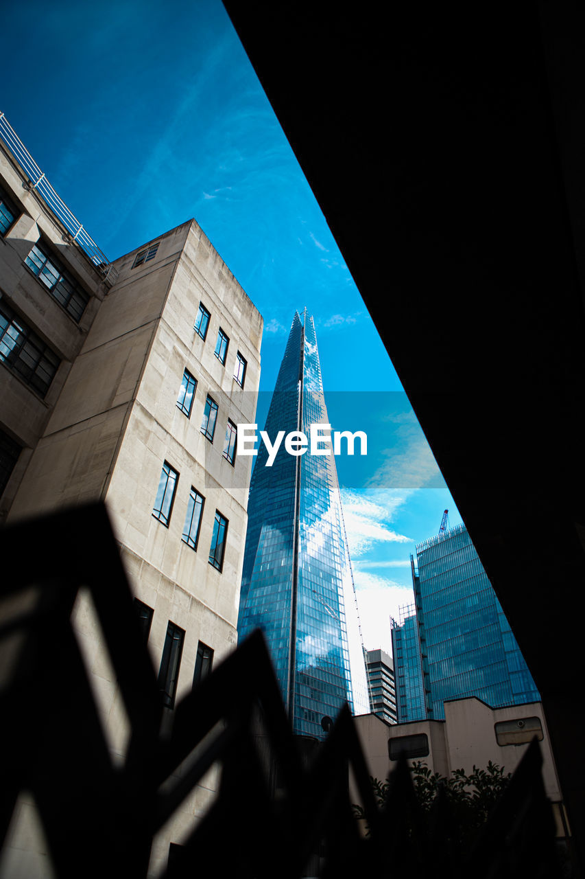 LOW ANGLE VIEW OF BUILDINGS AGAINST SKY