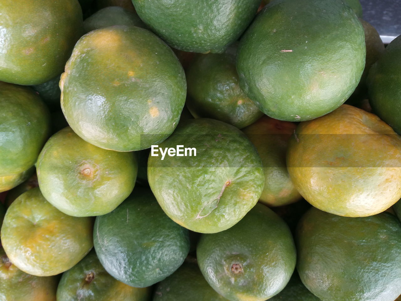 FULL FRAME SHOT OF FRUITS