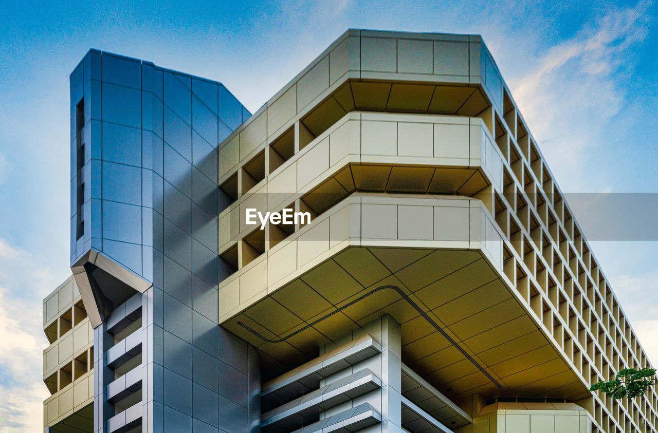 LOW ANGLE VIEW OF OFFICE BUILDING AGAINST SKY