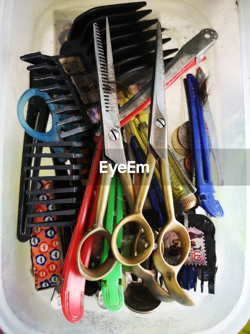 HIGH ANGLE VIEW OF VARIOUS TOOLS ON TABLE