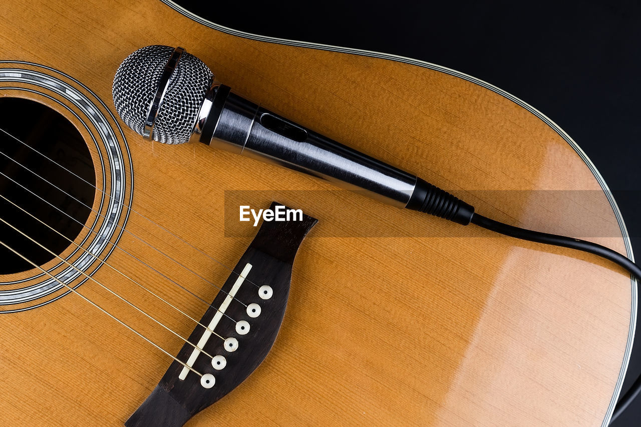 HIGH ANGLE VIEW OF GUITAR