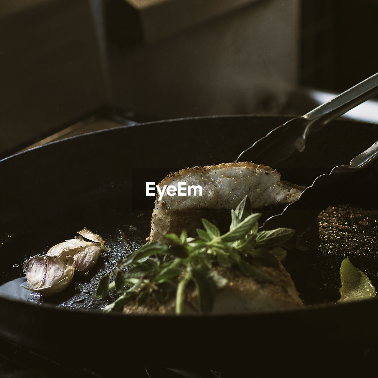 CLOSE-UP OF FOOD SERVED IN BOWL