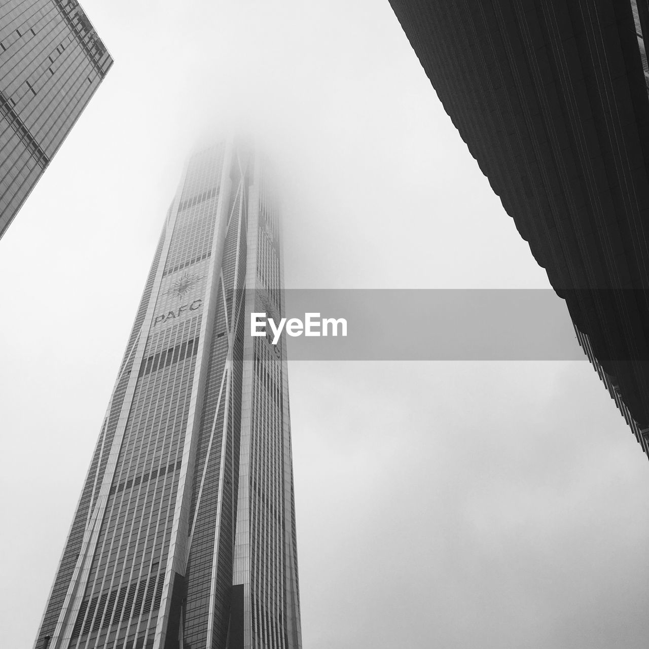 LOW ANGLE VIEW OF MODERN BUILDINGS AGAINST SKY