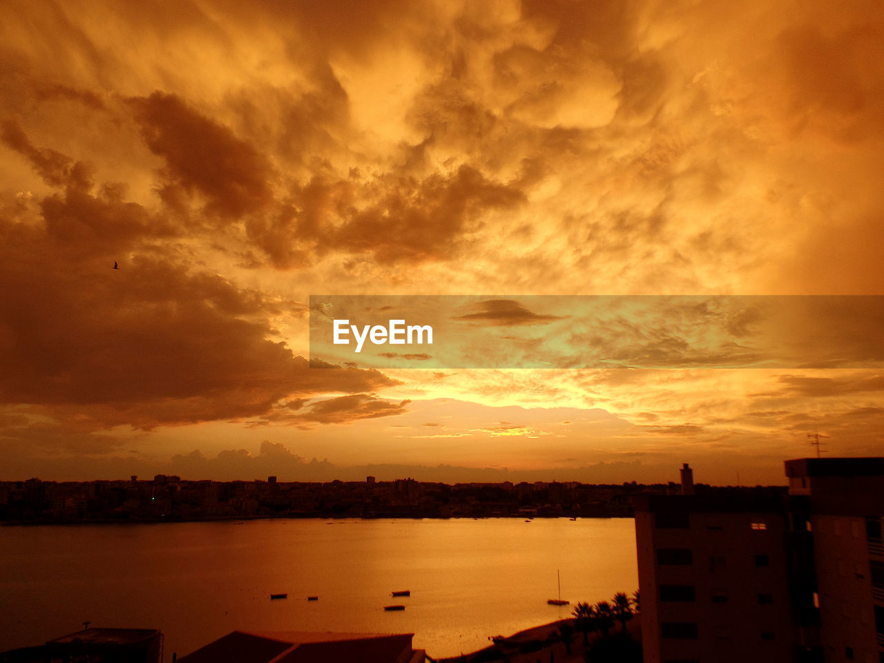 SCENIC VIEW OF SUNSET OVER CITY