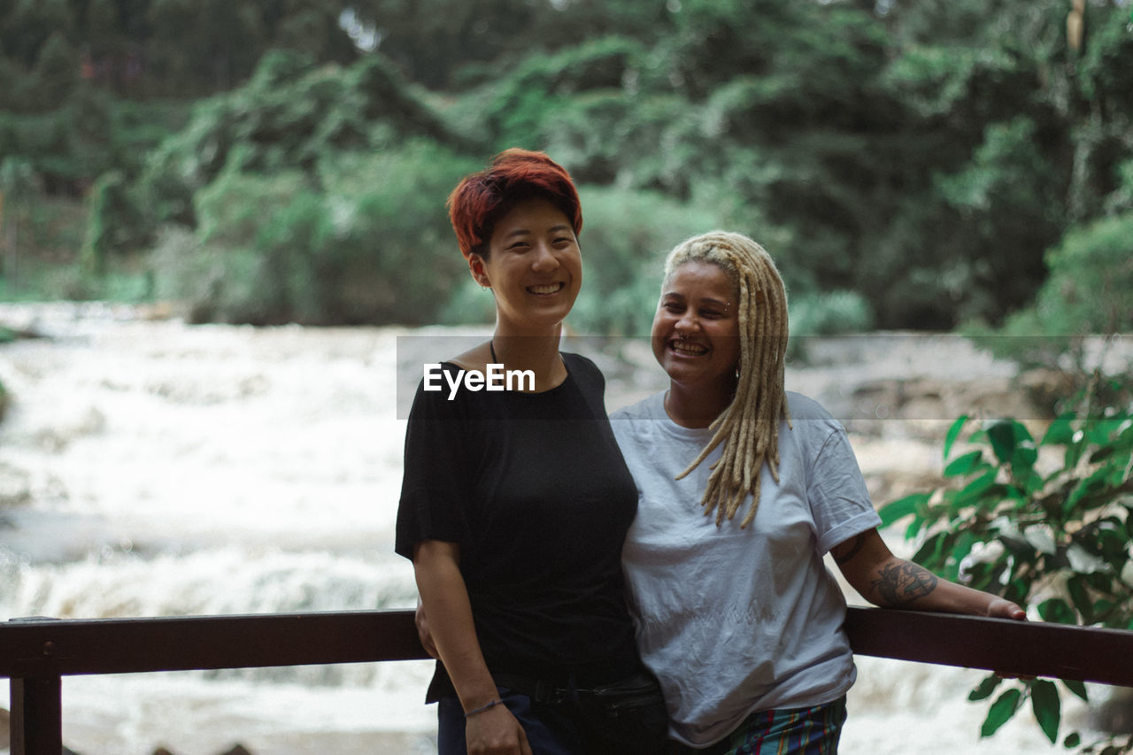 PORTRAIT OF A SMILING YOUNG COUPLE