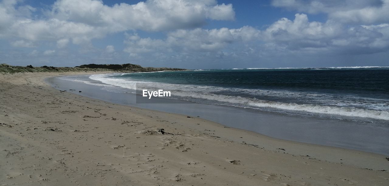 PANORAMIC VIEW OF BEACH AGAINST SKY