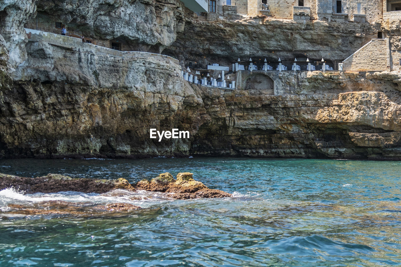 ROCK FORMATION ON SEA SHORE