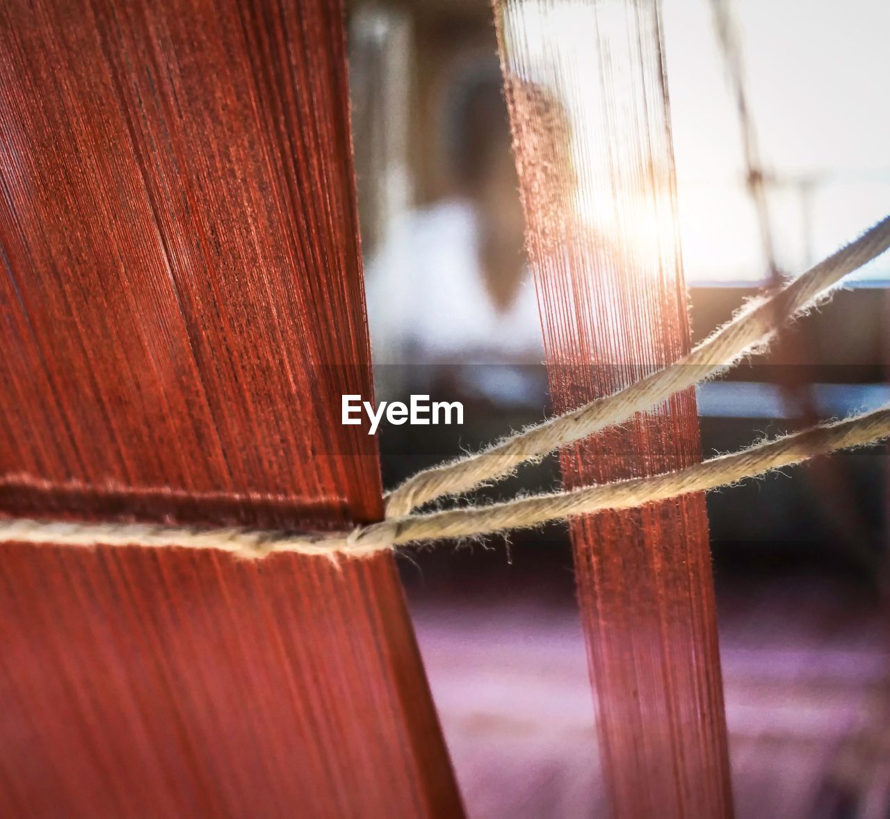 CLOSE-UP OF ROPE TIED UP ON WOODEN POST