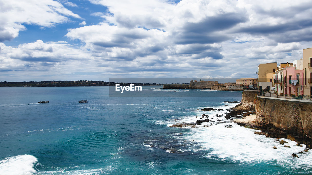 The castle of syracusa ortigia on the sea in cloudy day