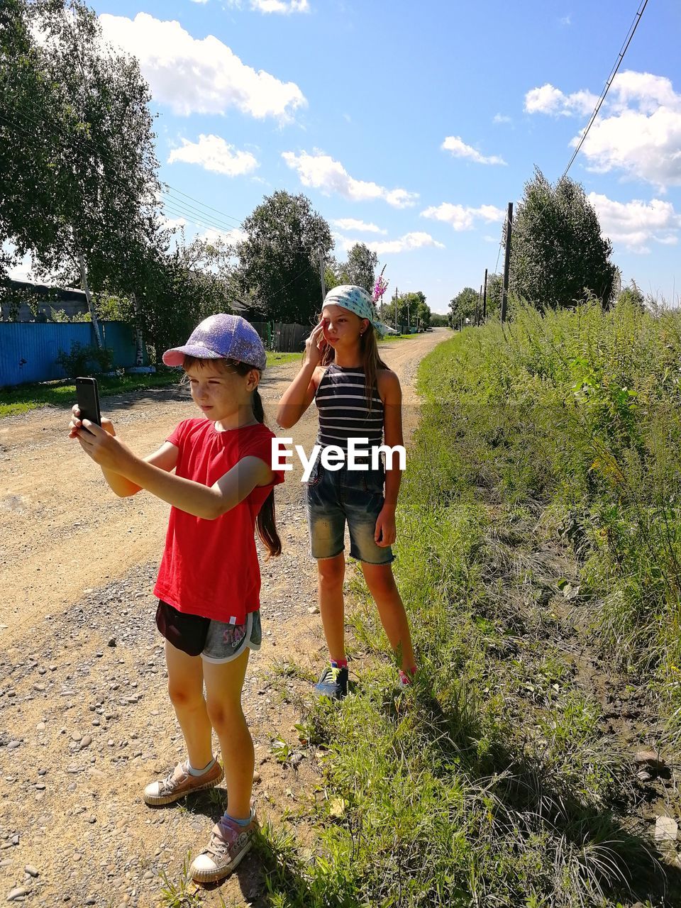 FULL LENGTH OF MOTHER AND DAUGHTER ON PLANTS